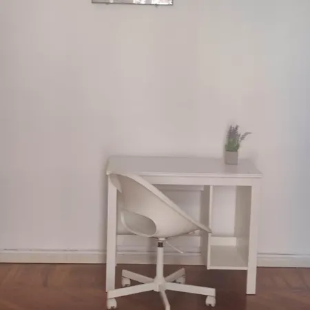 Appartement Vela Apartment, In A And Convenient Area Turijn
